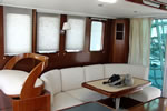 Beneteau Swift Trawler 42 - table and seats in the salon