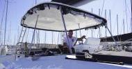 Skipper auf der Flybridge – Katamaranvermietung Lagoon 51