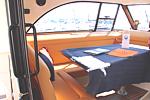 Yachtcharter Kroatien - Adriana 44 - Die Sitzgarnitur und der Tisch im Salon