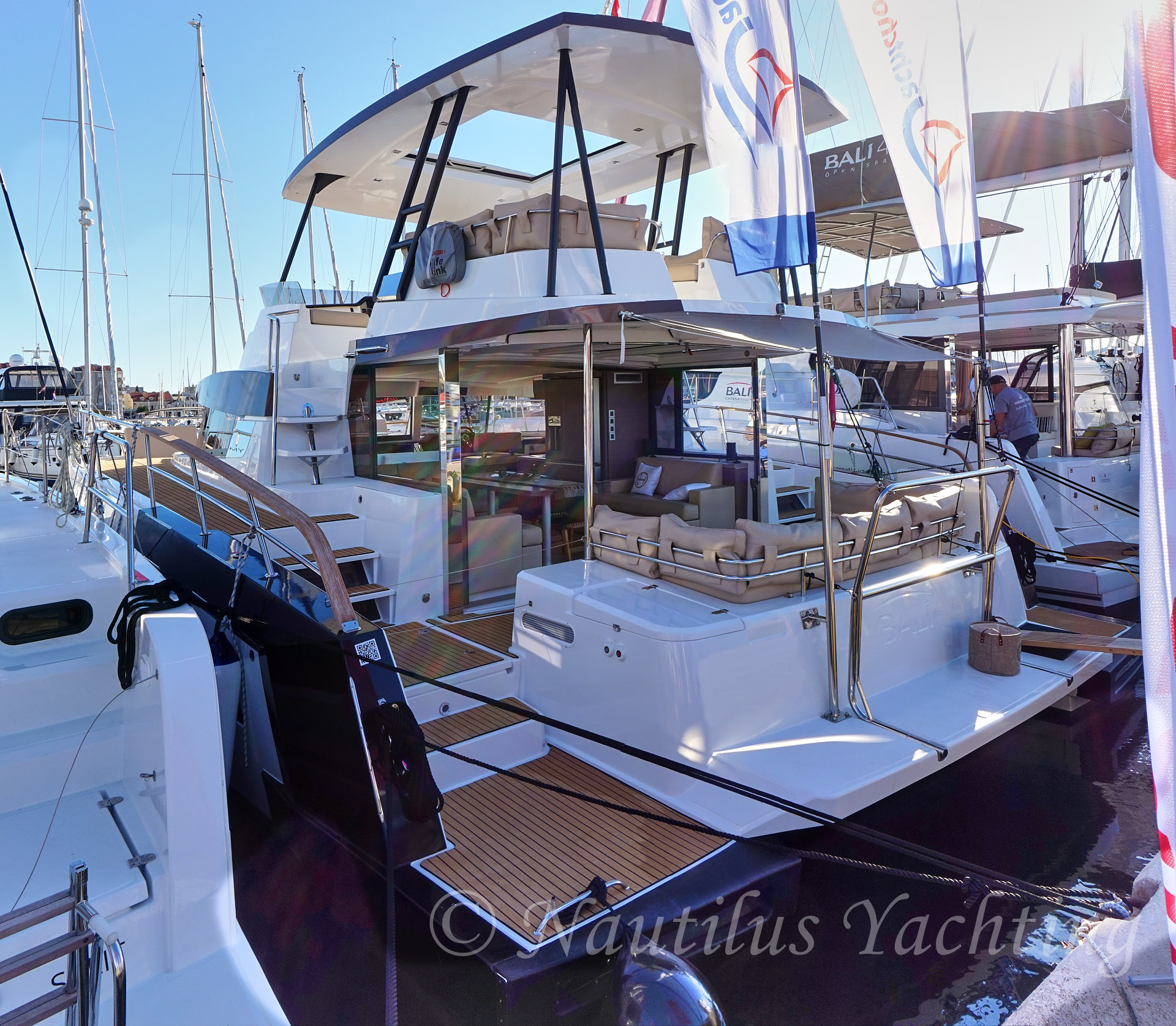 Bali 4.3 - motor catamaran - charter