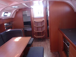 Salon entrance - Bavaria 41 Cruiser