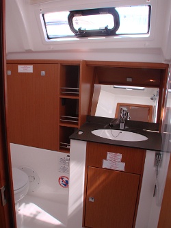 Toilet - Bavaria Cruiser 41