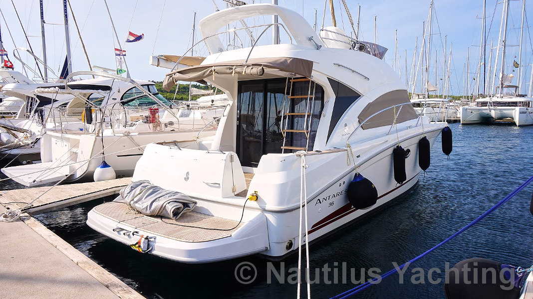 Antares 36 - Motor boat charter in Croatia