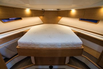 Eignersuite - Adriana 44 Warme Holztöne und Ambientebeleuchtung schaffen eine entspannte Atmosphäre.