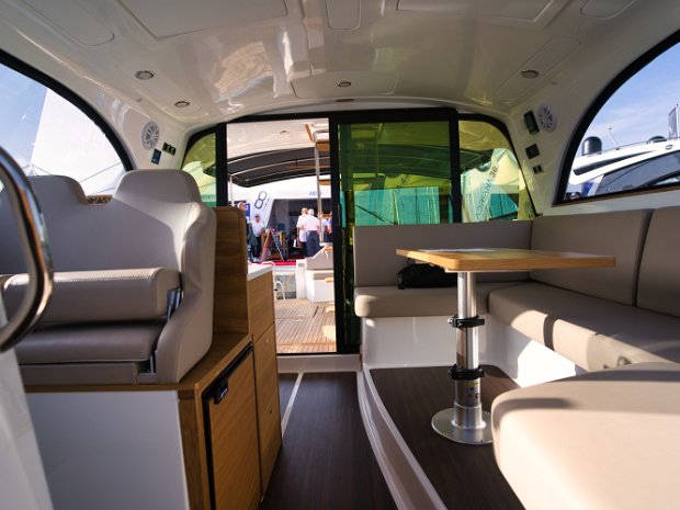 Adriana-44-Fly-Interijer