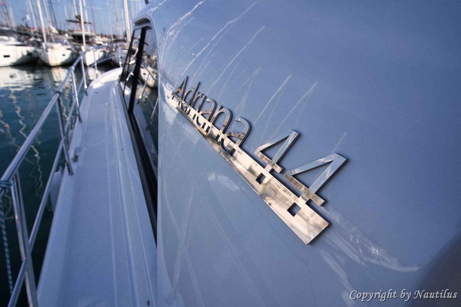 Design Adriana 44 Fly Primo piano dell'elegante denominazione del modello.