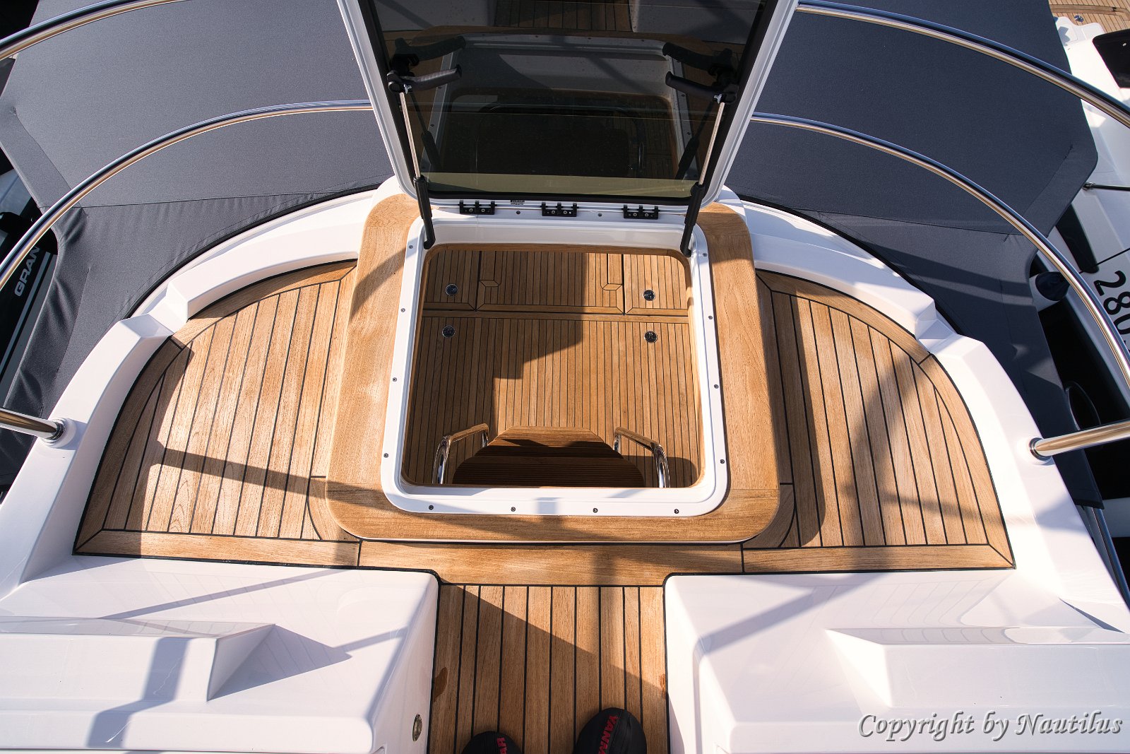 Adriana 44 Fly Ingresso al flybridge.