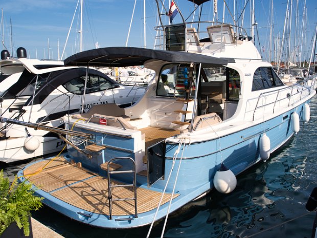 Adriana-44-Fly-Esterno