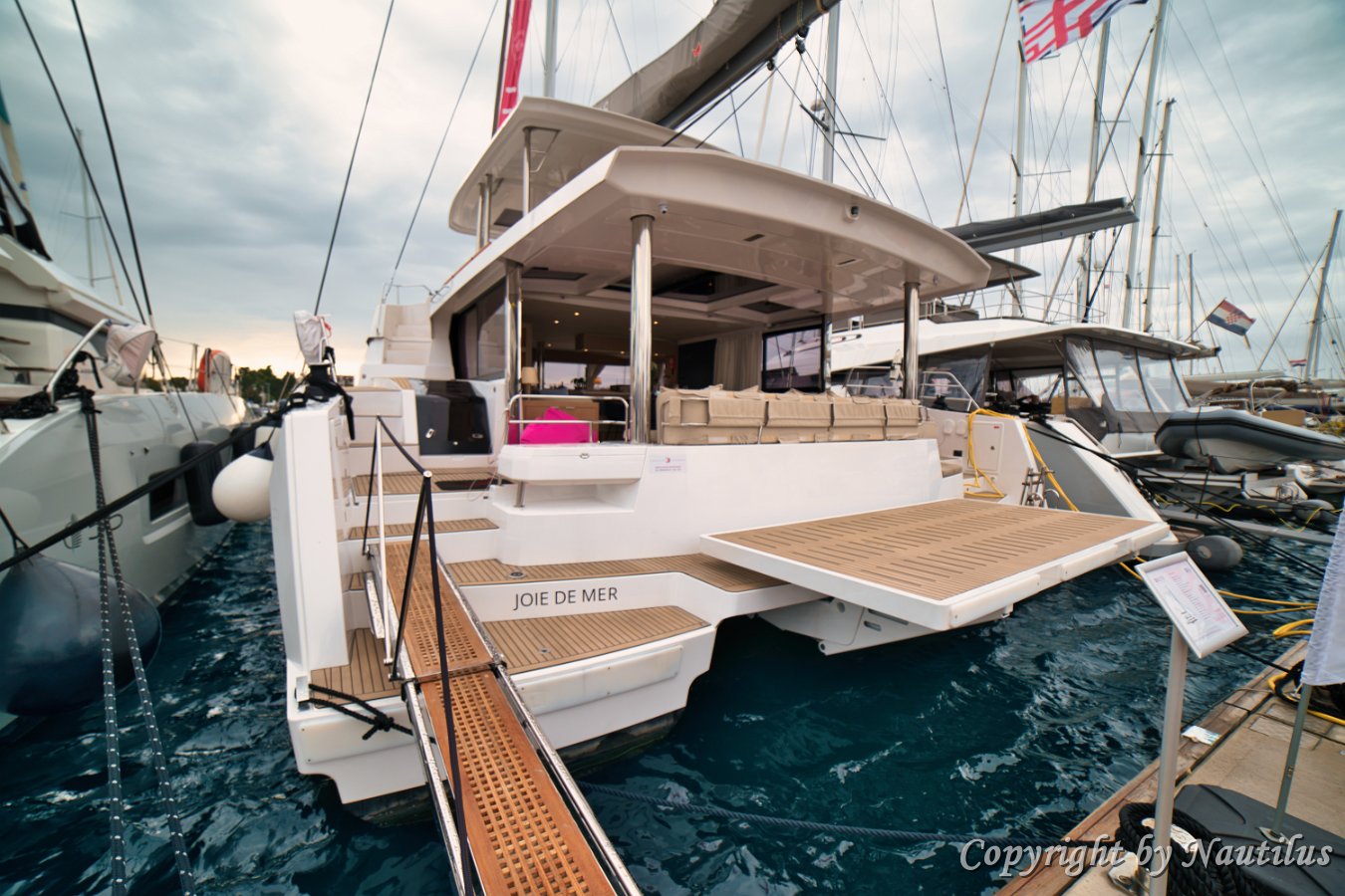 Title - Caramaran Bali 58 Fly stern niew