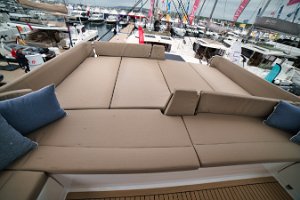 bali-58-flybridge-sonnenpolster-005