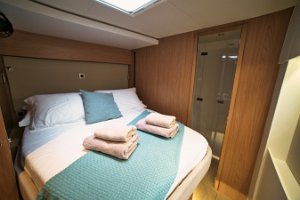 bali-58-fly-starboard-bow-cabin-021