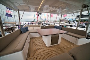 bali-58-flybridge-seating-009