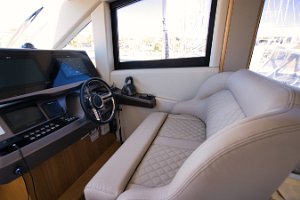 galeon-480-fly-helm-014