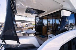 galeon-480-fly-cockpit-004