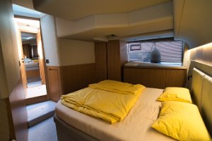 galeon-480-fly-starboard-cabin-001