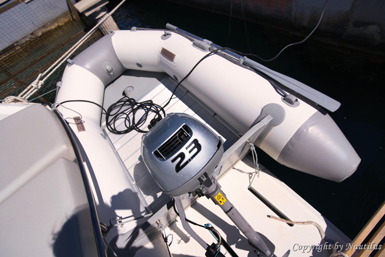 Highfield gumenjak i Honda motor Pouzdan tender s vanbrodskim motorom uključen uz 'Miami Vice' za vašu udobnost.