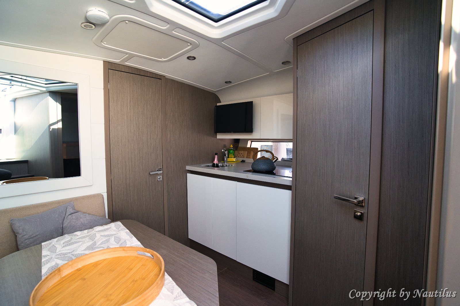 Detalji i završna obrada Visokokvalitetna drvenarija zaštitni je znak Beneteau Gran Turisma 41.