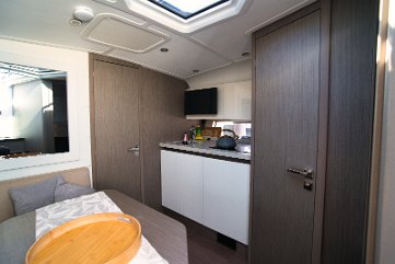 Detalji i završna obrada Visokokvalitetna drvenarija zaštitni je znak Beneteau Gran Turisma 41.