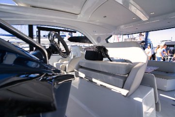 Postazione di guida - GT 41 Cruscotto moderno e sportivo sul Gran Turismo 41, progettato per il piacere di guida.