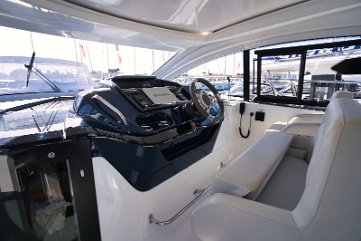 Vista timoneria Un'altra angolazione dell'impressionante centro di comando su 'Miami Vice'.