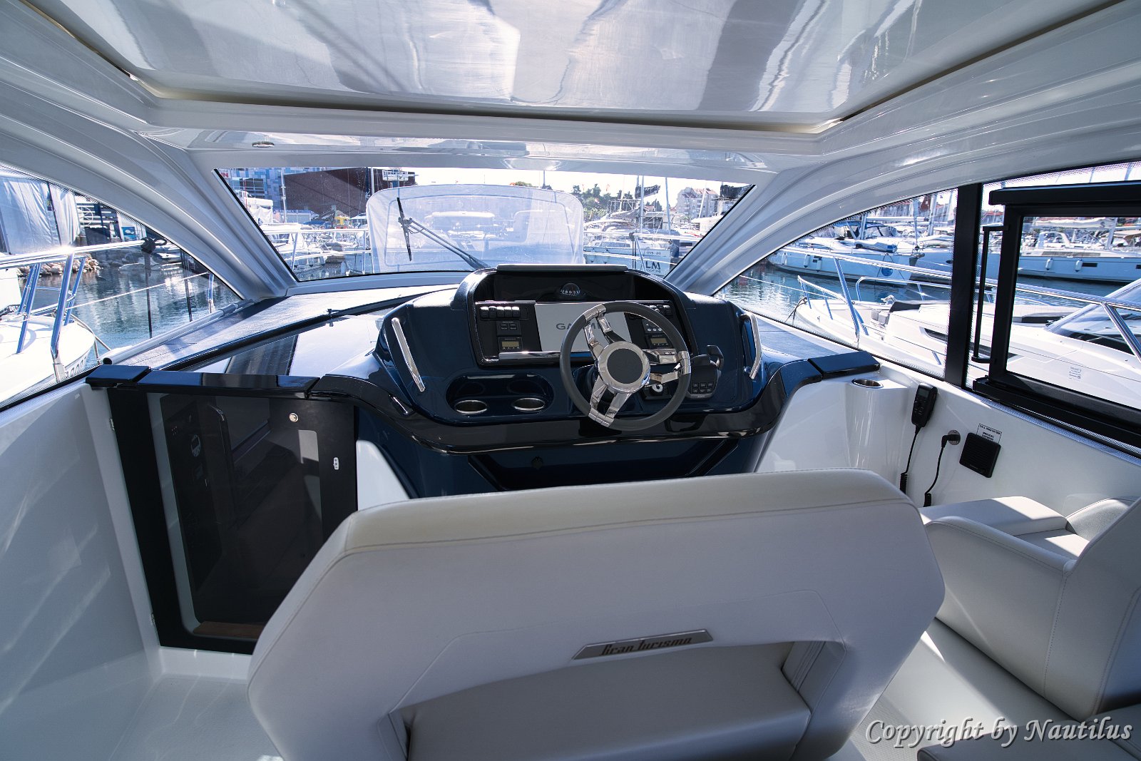 Dashboard Ergonomics - 'Miami Vice' Raymarine electronics and engine controls are intuitively placed for easy handling.