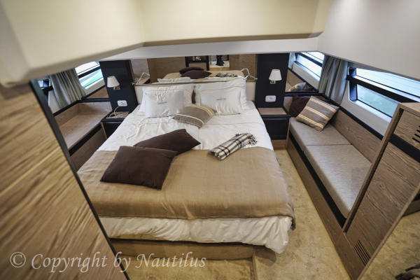 Greenline 45 Fly - large master cabin