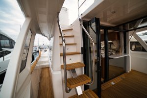 greenline-48-fly-side-deck-005