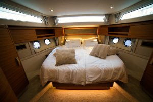 greenline-48-fly-master-cabin-002