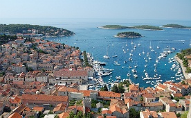Yachten vor Hvar, Kroatien