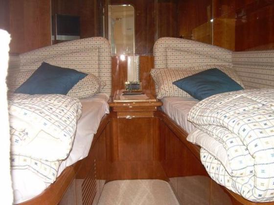 Azimut 85 - kabina s dva ležaja