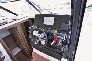 merry-fisher-1095-fly-serie2-upravljacka-konzola-006