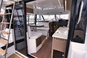 merry-fisher-1095-fly-serie2-porta-salone-001