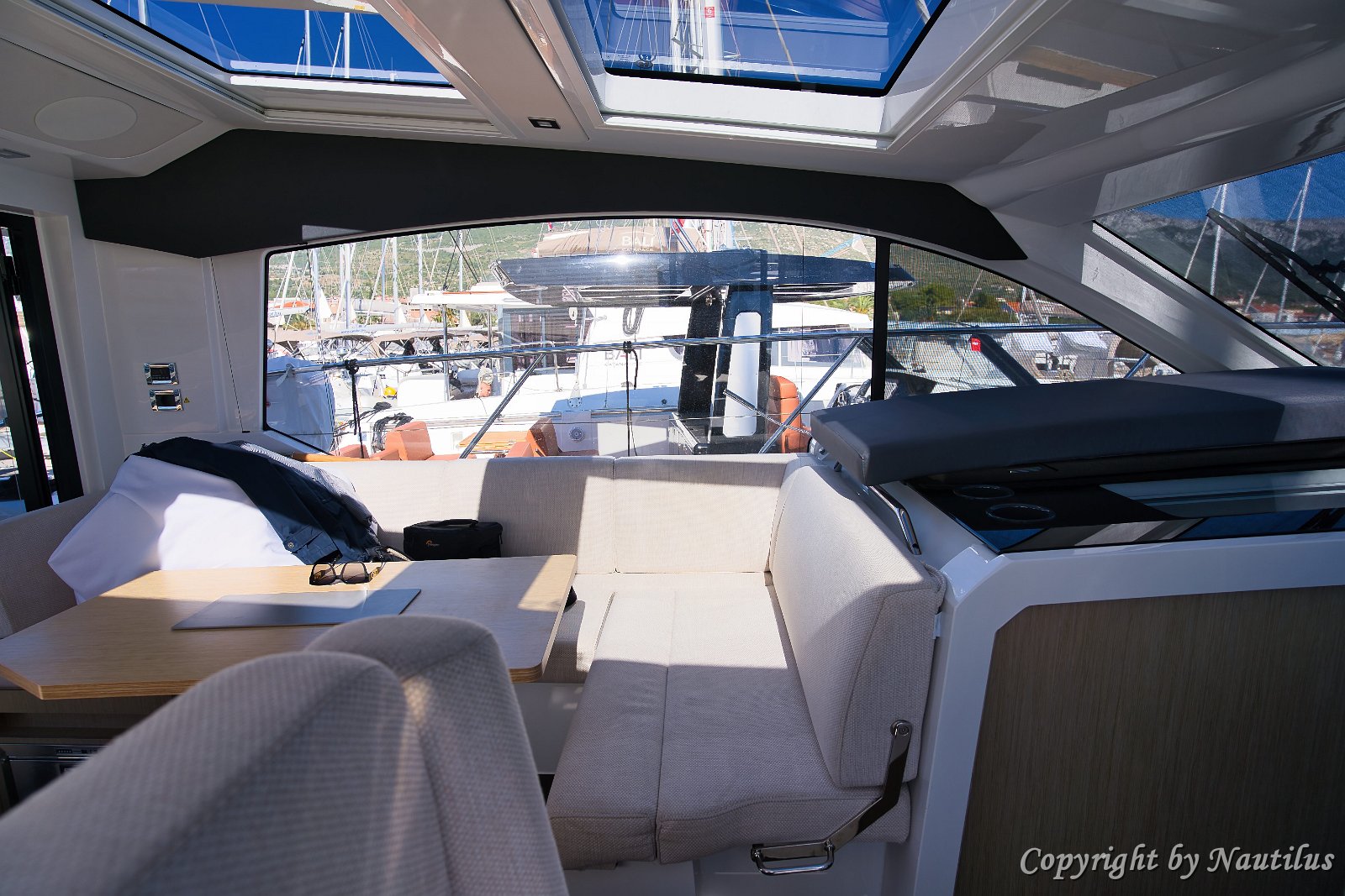 Opuštajući ambijent Visokokvalitetni materijali stvaraju ugodnu i luksuznu atmosferu na 'Tirelessu'.