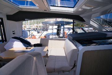 Ambiente rilassante Materiali di alta qualità creano un'atmosfera accogliente e lussuosa su 'Tireless'.