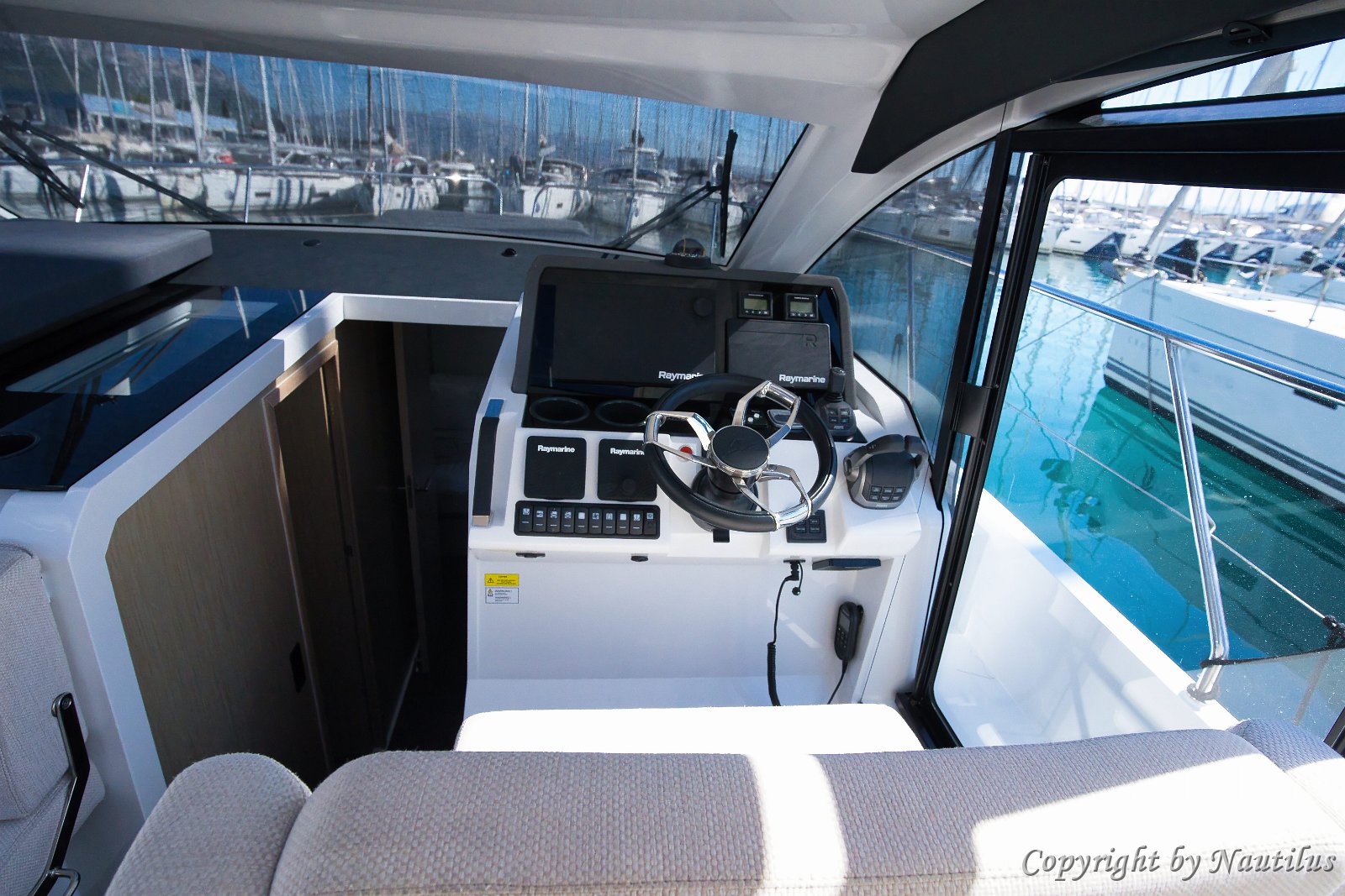 Sliding Side Door A key feature of the C390: instant access from the helm to the side deck for easy docking.