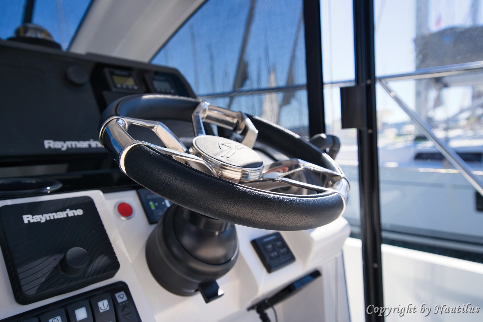 Helm Details Precision controls including bow thruster and throttle levers at your fingertips.