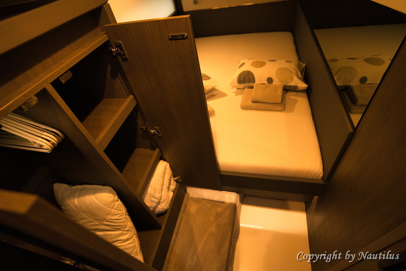 Garderobni ormar Pametna rješenja za pohranu u kabinama jahte "Grace II".