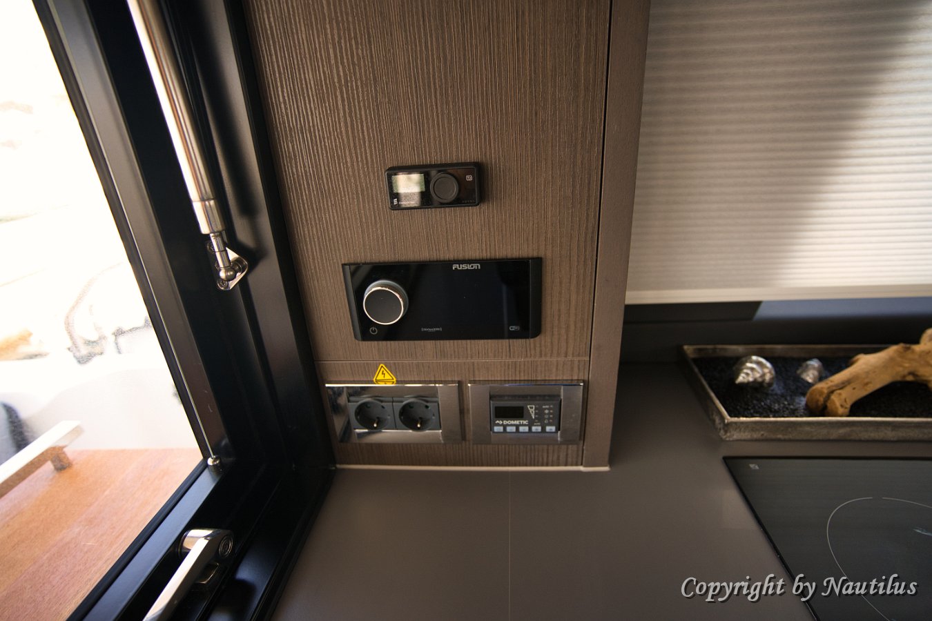 Intrattenimento e Controlli Sistema audio Fusion e pannello di controllo a portata di mano nel salone di "Grace II".