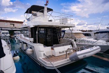 Beneteau Swift Trawler 41 Fly Profil Elegante Linien des Swift Trawler 41. Konzipiert für lange Törns mit außergewöhnlicher Effizienz.