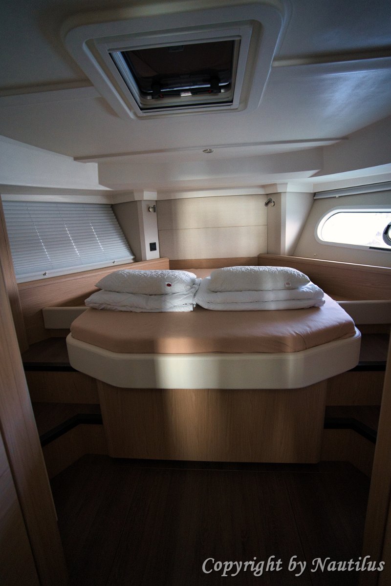 Swift Home Master Suite - Noleggio Pirovac, Pirovac, Sibenik Rilassatevi nella lussuosa cabina armatoriale di prua di questo Motor yacht Trawler 41 Fly.