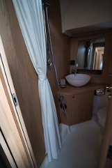 Noleggio Trawler 41 Pirovac - Bagno Bagno moderno e ben attrezzato con box doccia separato per il massimo comfort.