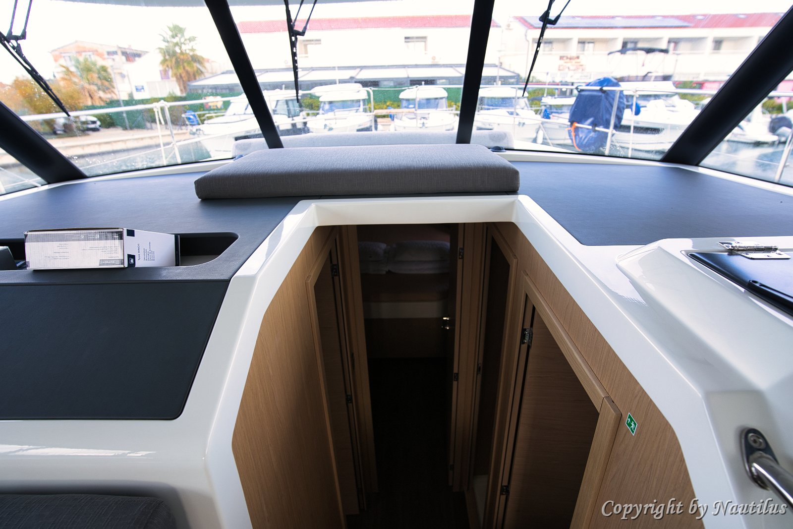 Accesso alle cabine Scale che conducono dal salone agli alloggi privati sul ponte inferiore.