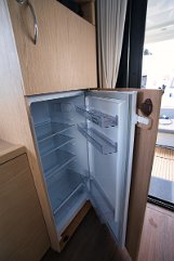Conservazione alimenti in cucina Ampio spazio refrigerato per conservare cibi freschi per la vostra avventura tra le isole.