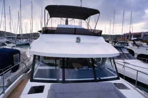 swift-trawler-41-fly-bow-008