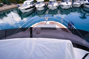 swift-trawler-41-fly-bow-012