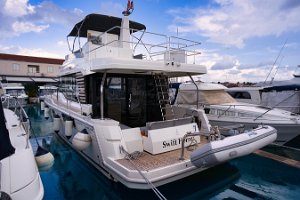 swift-trawler-41-fly-exterior-003