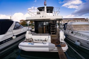 swift-trawler-41-fly-entrance-door-020