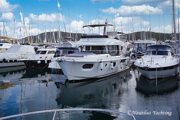 Power boat charter in Croatia - Trawler 41 Fly Swift Home